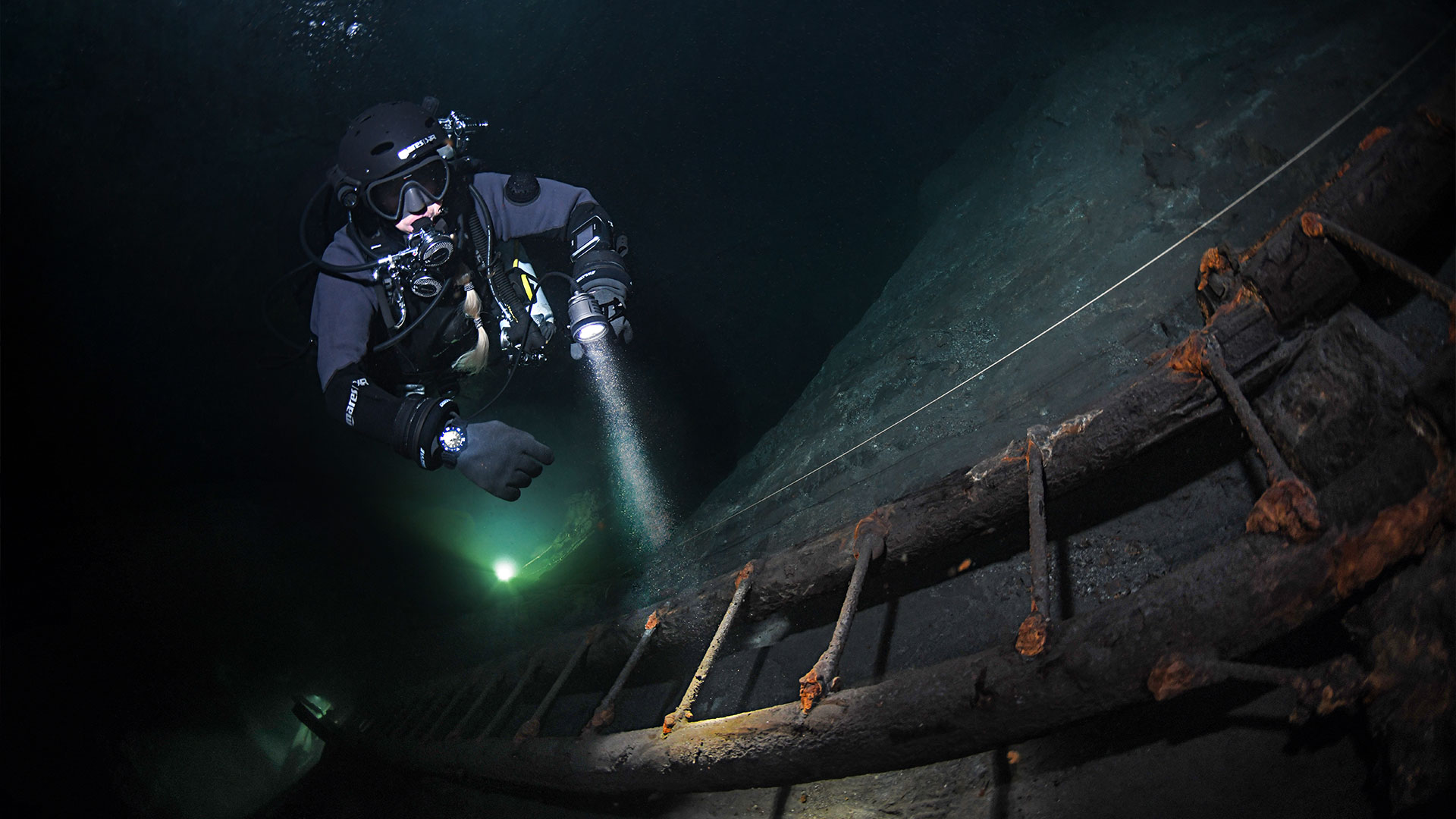 Advance wreck diver